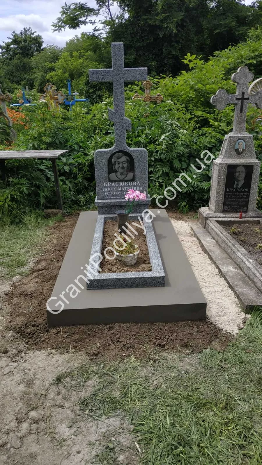 Подвійний пам'ятник з граніту - Кам'янець-Подільський | GranitPodillya